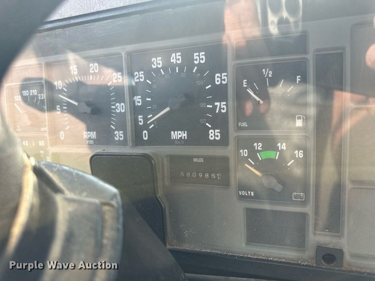 image for item NE9019 1996 International 4700  flatbed truck