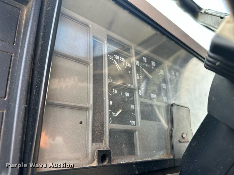 image for item NE9019 1996 International 4700  flatbed truck