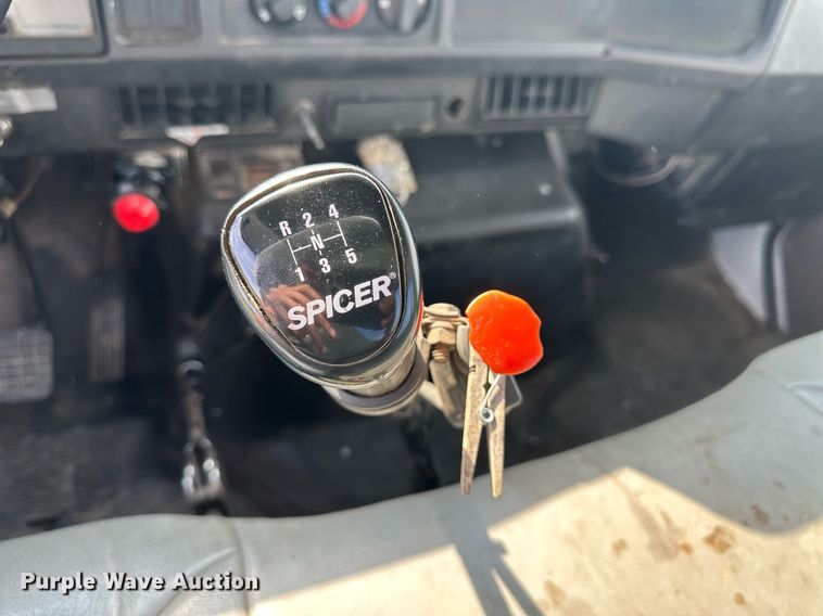 image for item NE9019 1996 International 4700  flatbed truck