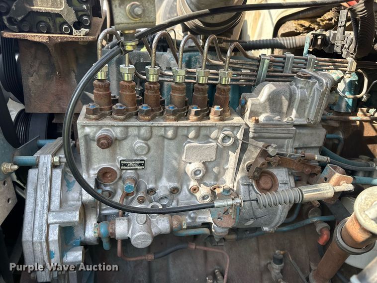 image for item NE9019 1996 International 4700  flatbed truck