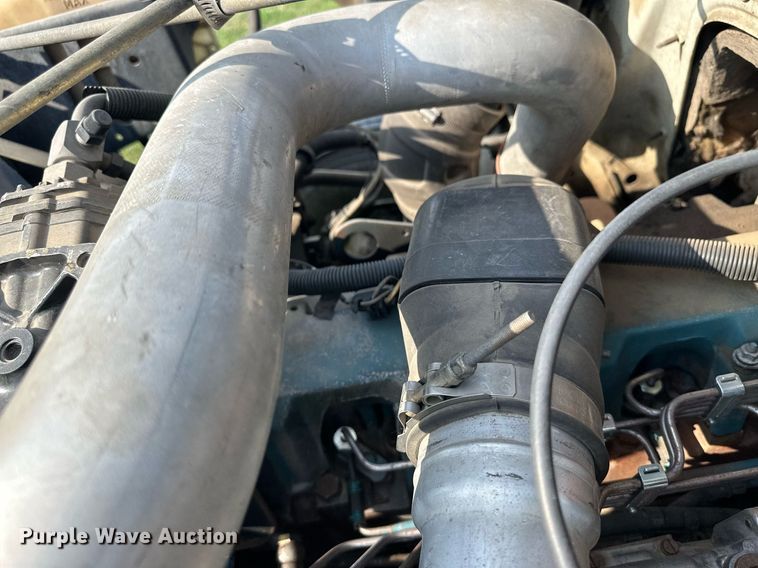 image for item NE9019 1996 International 4700  flatbed truck