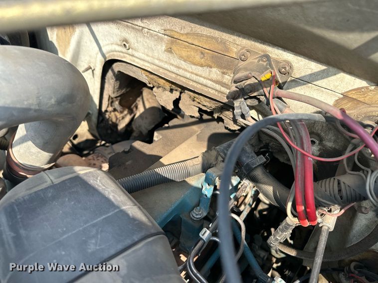 image for item NE9019 1996 International 4700  flatbed truck