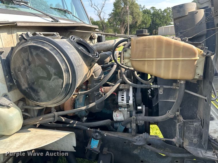 image for item NE9019 1996 International 4700  flatbed truck