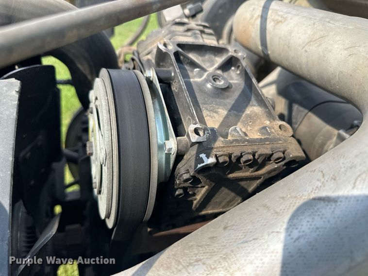 image for item NE9019 1996 International 4700  flatbed truck