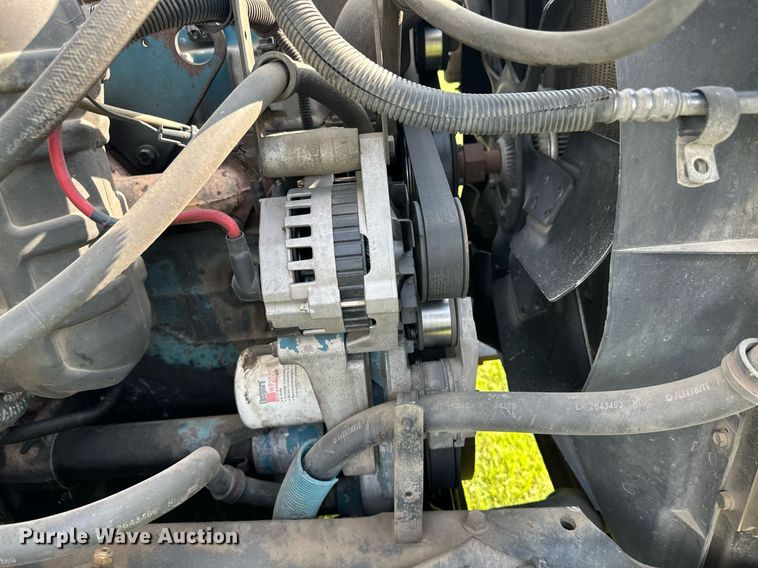 image for item NE9019 1996 International 4700  flatbed truck