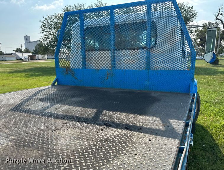 image for item NE9019 1996 International 4700  flatbed truck