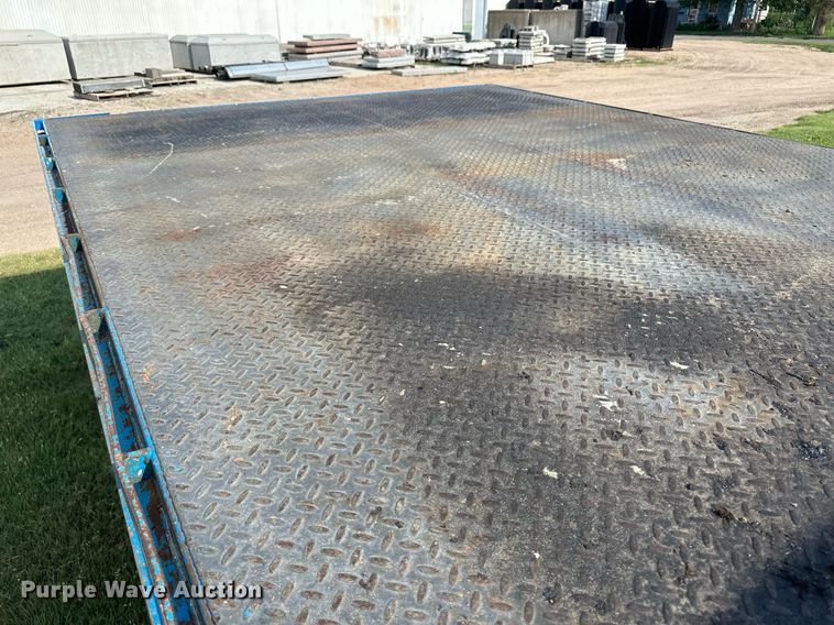 image for item NE9019 1996 International 4700  flatbed truck