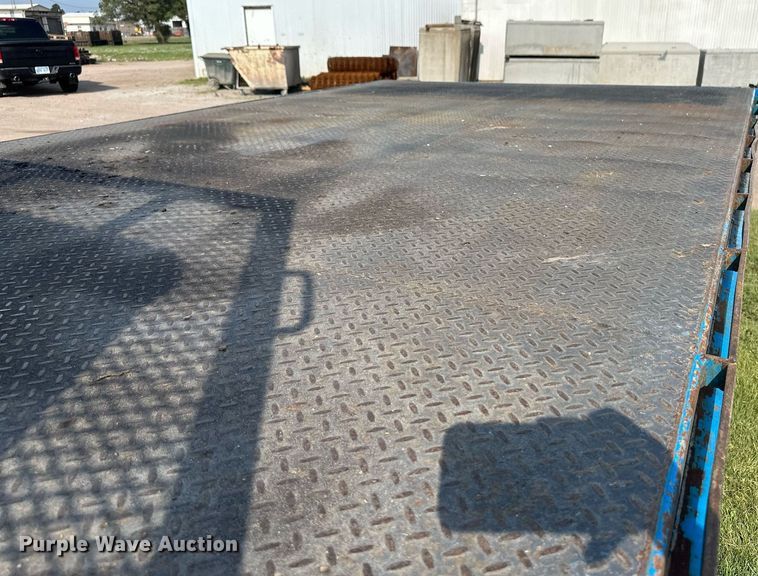 image for item NE9019 1996 International 4700  flatbed truck