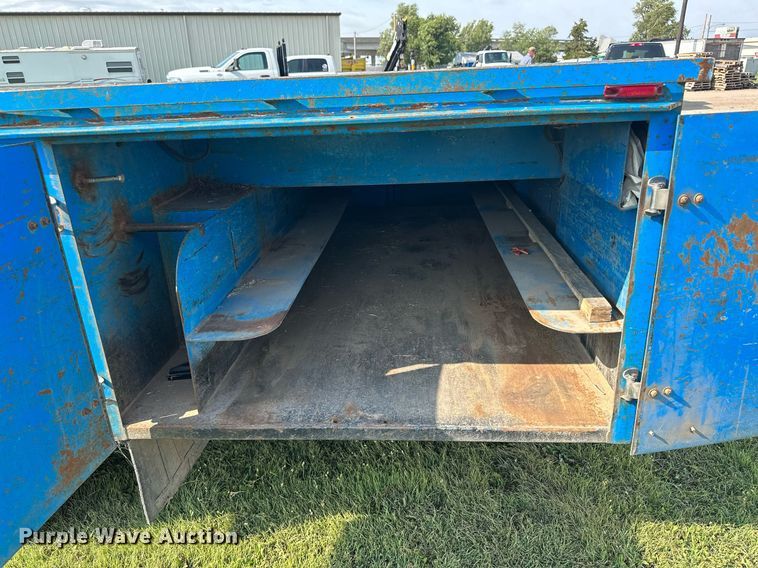 image for item NE9019 1996 International 4700  flatbed truck