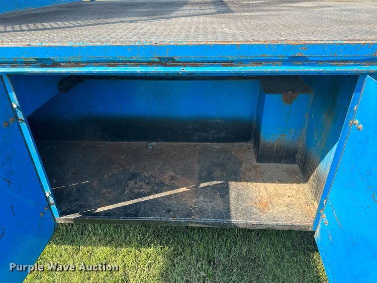 image for item NE9019 1996 International 4700  flatbed truck