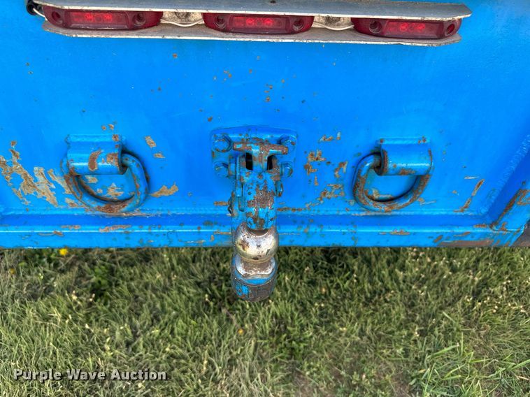 image for item NE9019 1996 International 4700  flatbed truck