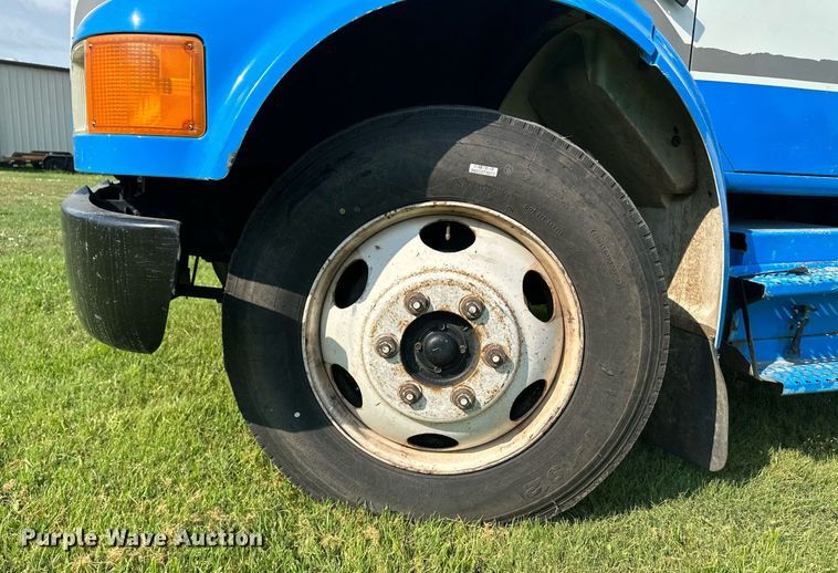 image for item NE9019 1996 International 4700  flatbed truck