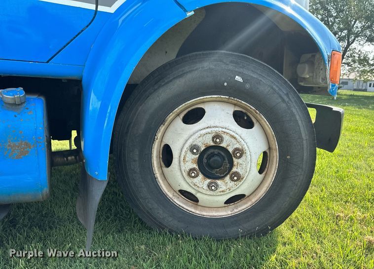 image for item NE9019 1996 International 4700  flatbed truck