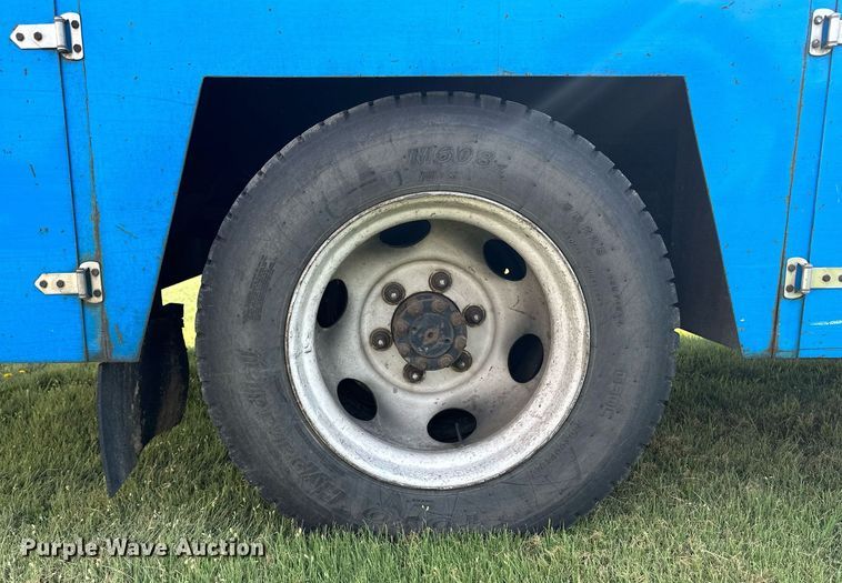 image for item NE9019 1996 International 4700  flatbed truck