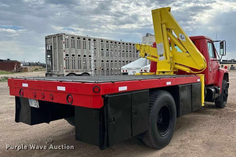 image for item NE9026 1980 International 1854  crane truck