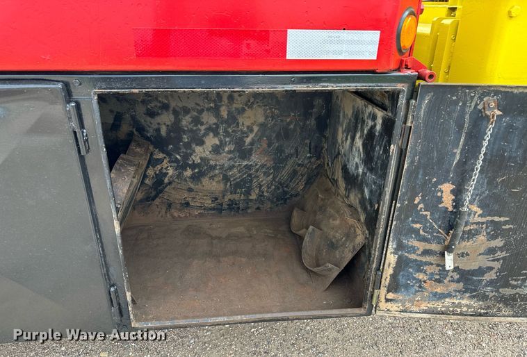 image for item NE9026 1980 International 1854  crane truck