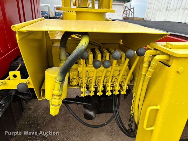 image for item NE9026 1980 International 1854  crane truck