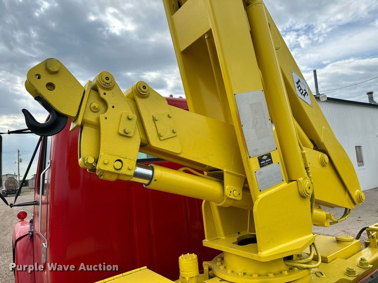 image for item NE9026 1980 International 1854  crane truck