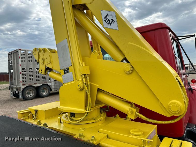 image for item NE9026 1980 International 1854  crane truck