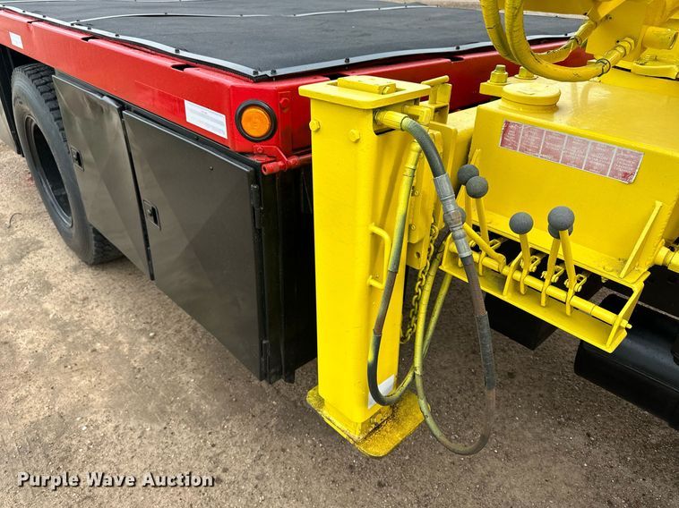image for item NE9026 1980 International 1854  crane truck