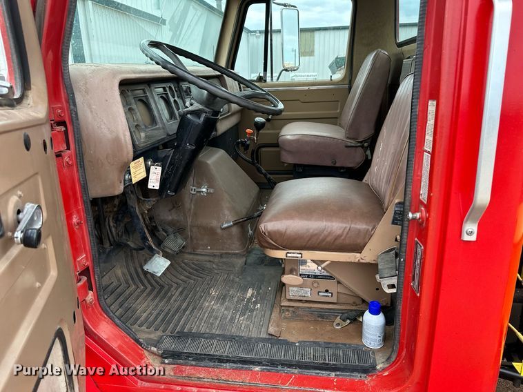 image for item NE9026 1980 International 1854  crane truck