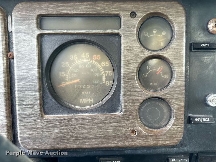 image for item NE9026 1980 International 1854  crane truck