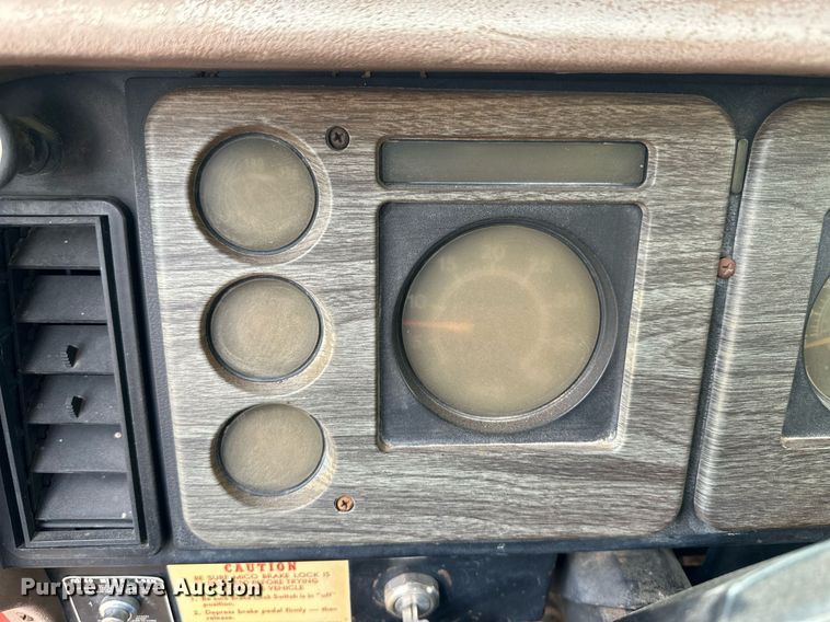 image for item NE9026 1980 International 1854  crane truck