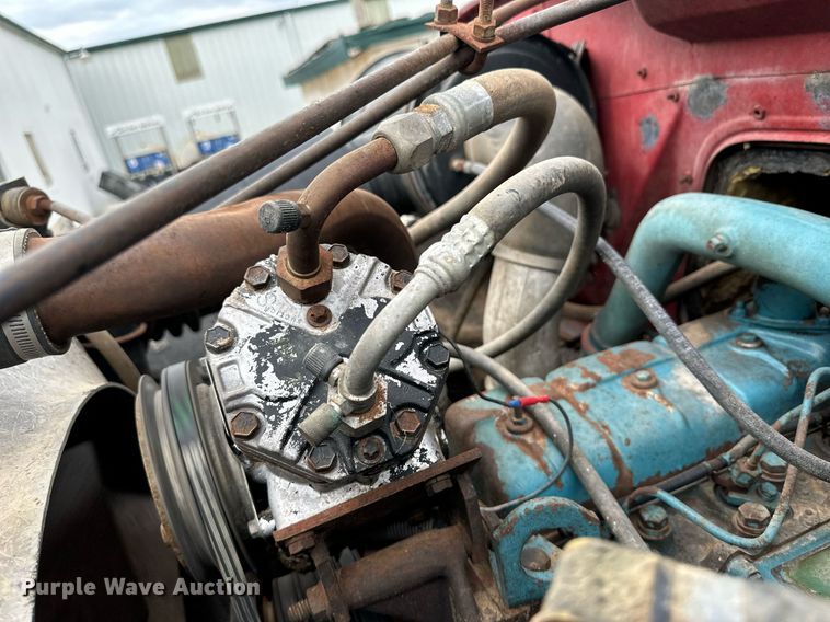 image for item NE9026 1980 International 1854  crane truck