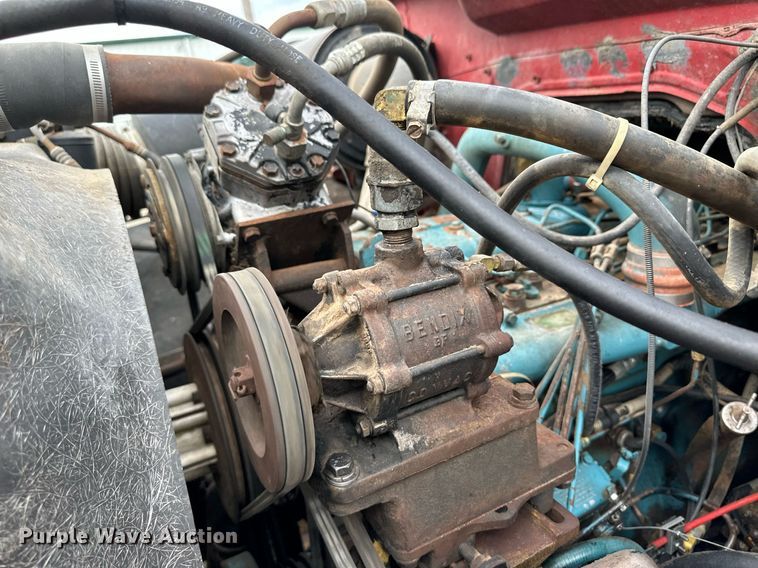 image for item NE9026 1980 International 1854  crane truck