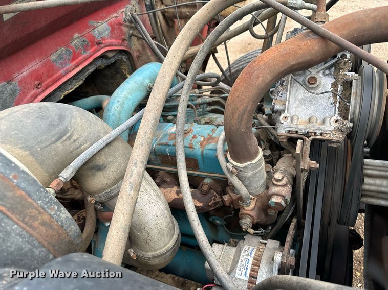 image for item NE9026 1980 International 1854  crane truck