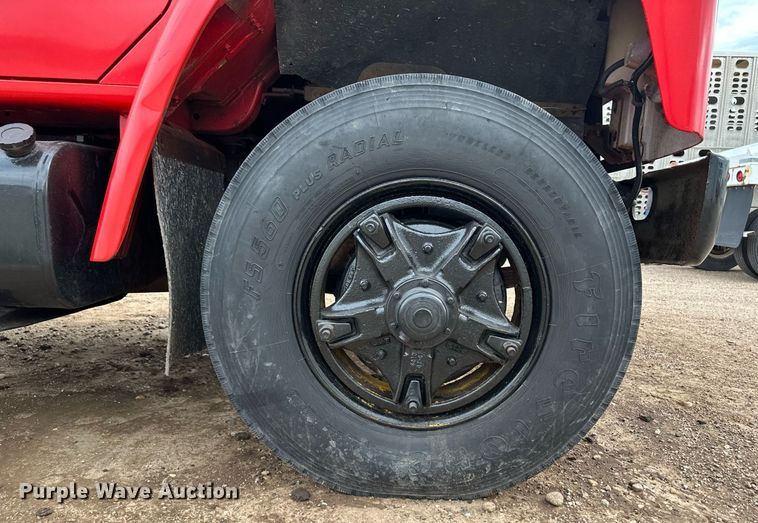 image for item NE9026 1980 International 1854  crane truck