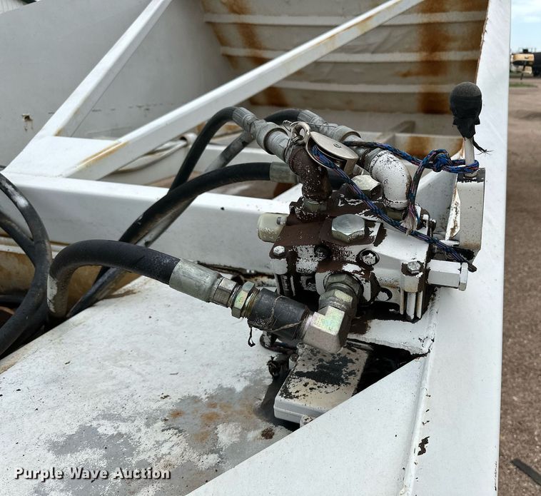 image for item NE9027 1985 Loln  bottom dump trailer