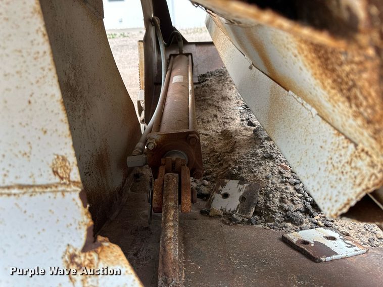 image for item NE9027 1985 Loln  bottom dump trailer