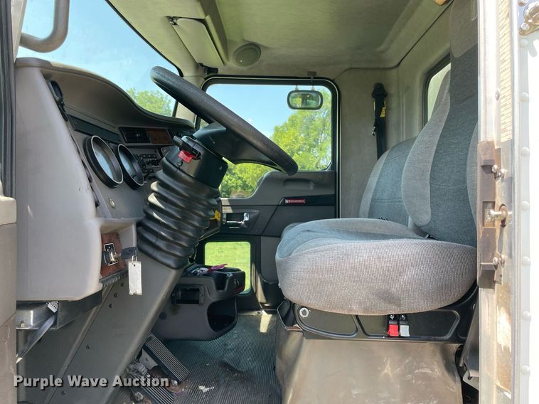 image for item NI9795 2008 Kenworth T370  box truck