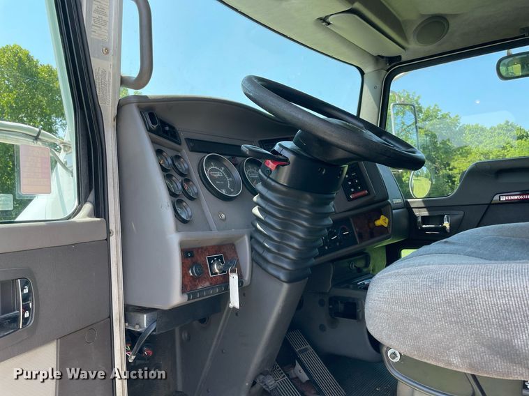 image for item NI9795 2008 Kenworth T370  box truck