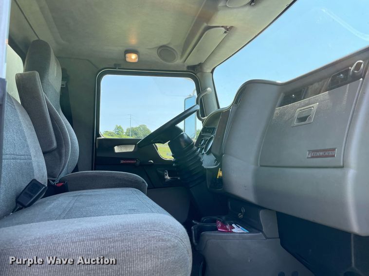 image for item NI9795 2008 Kenworth T370  box truck