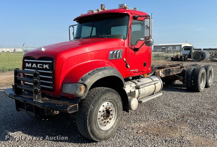 image for item NP9770 2008 Mack GU713  truck cab and chassis