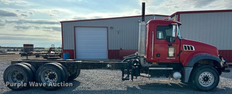 image for item NP9770 2008 Mack GU713  truck cab and chassis