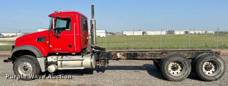 image for item NP9770 2008 Mack GU713  truck cab and chassis