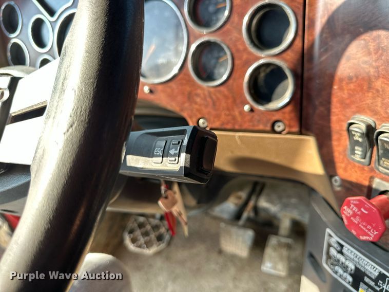 image for item NP9770 2008 Mack GU713  truck cab and chassis