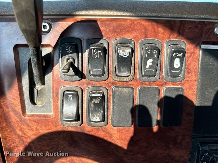 image for item NP9770 2008 Mack GU713  truck cab and chassis