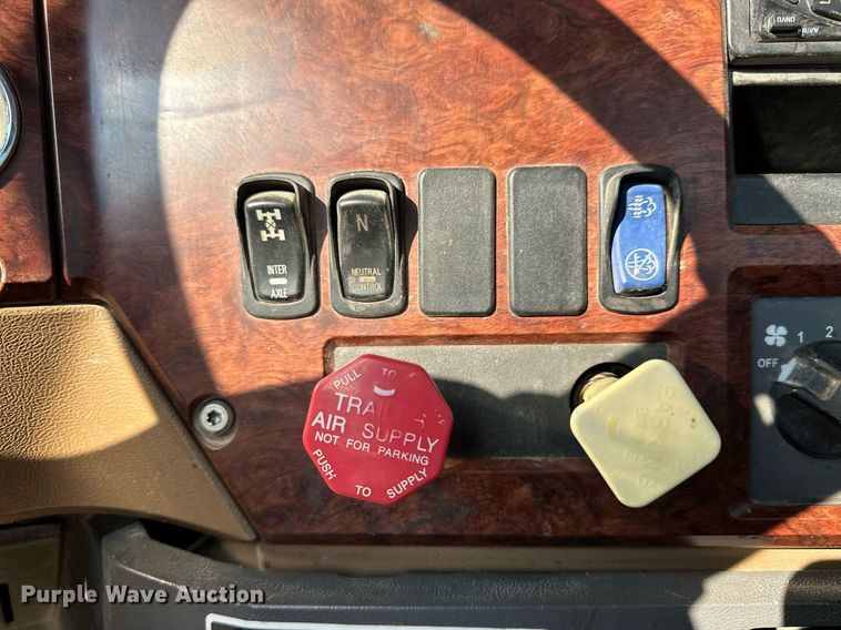 image for item NP9770 2008 Mack GU713  truck cab and chassis