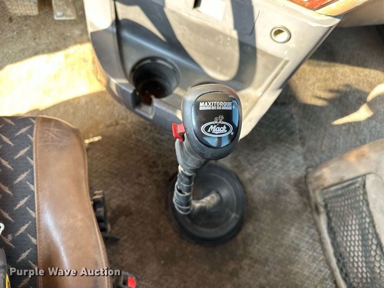 image for item NP9770 2008 Mack GU713  truck cab and chassis