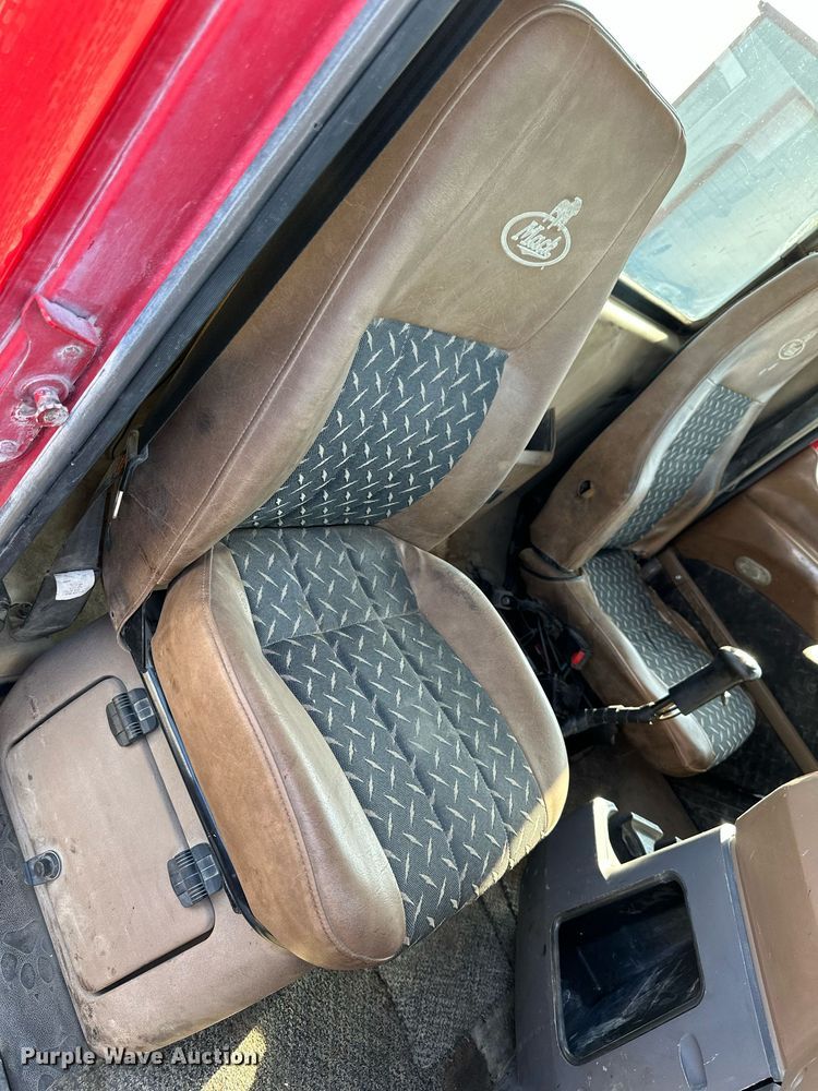 image for item NP9770 2008 Mack GU713  truck cab and chassis