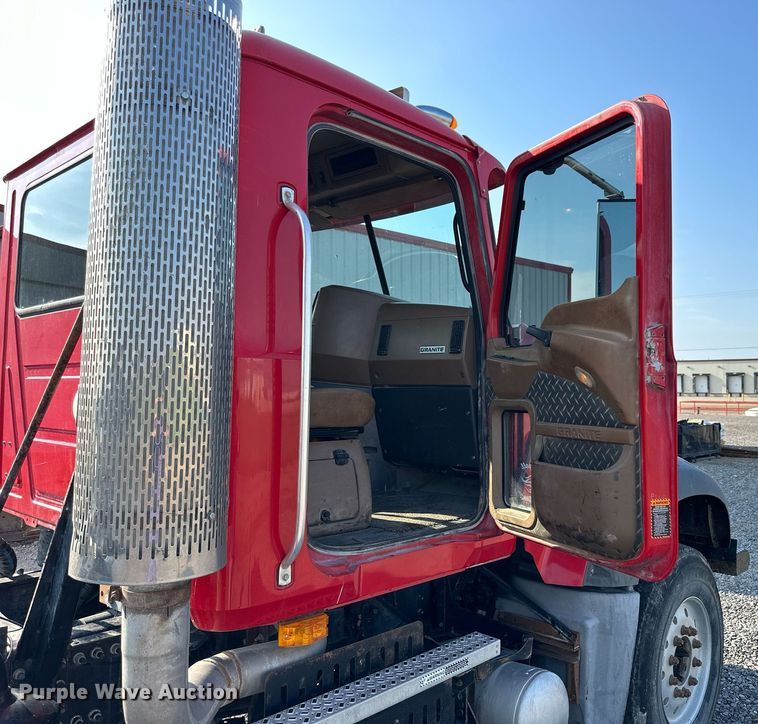 image for item NP9770 2008 Mack GU713  truck cab and chassis