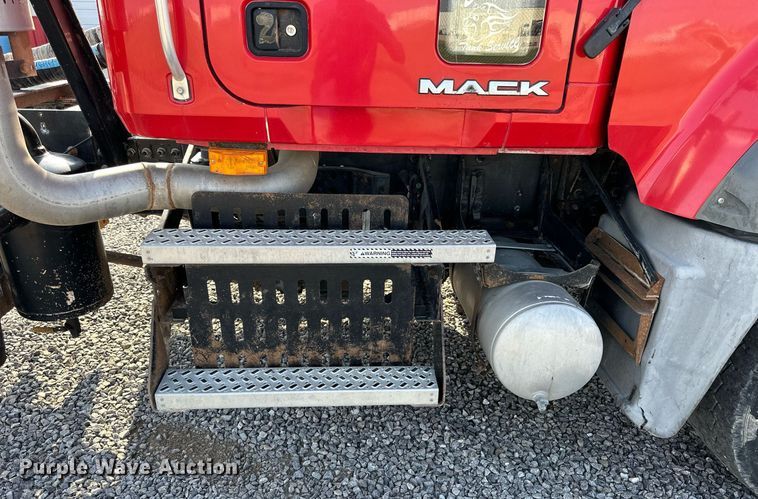 image for item NP9770 2008 Mack GU713  truck cab and chassis