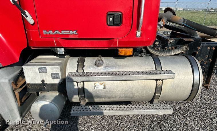 image for item NP9770 2008 Mack GU713  truck cab and chassis