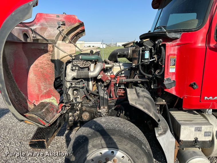 image for item NP9770 2008 Mack GU713  truck cab and chassis