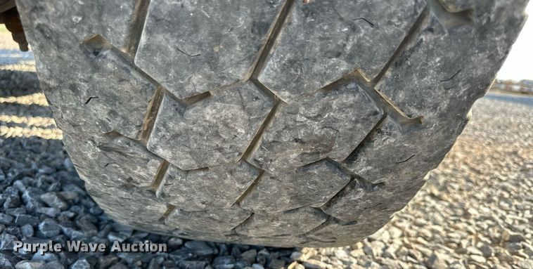 image for item NP9770 2008 Mack GU713  truck cab and chassis