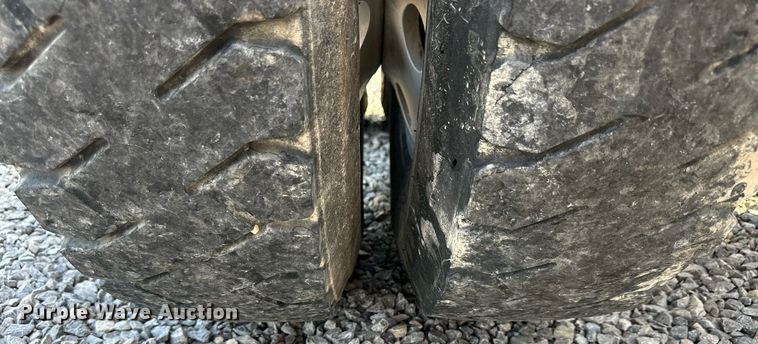 image for item NP9770 2008 Mack GU713  truck cab and chassis